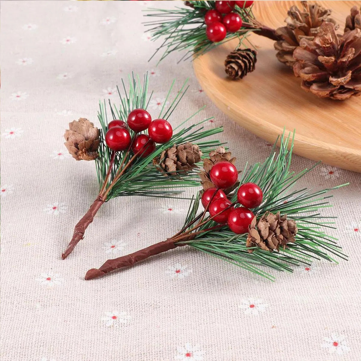 10PCS Artificial Pine Cones with Red Berries & Greenery Stems – Christmas Table, Wreath & DIY Holiday Decorations