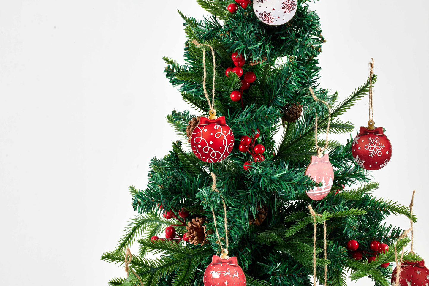 Red Christmas Ornaments Set – Festive Baubles for Holiday Tree Decoration
