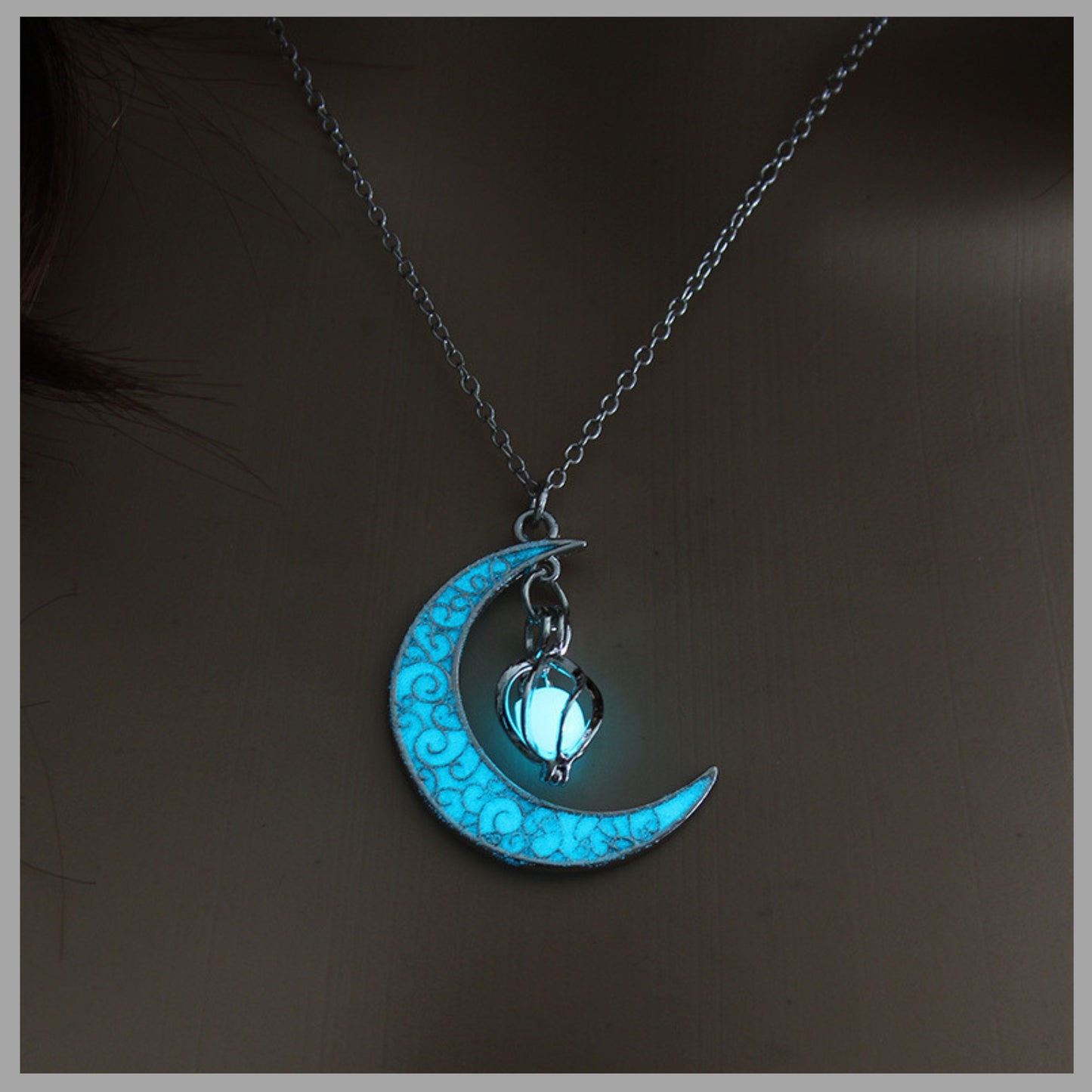 Glowing Pendant Chain Necklace