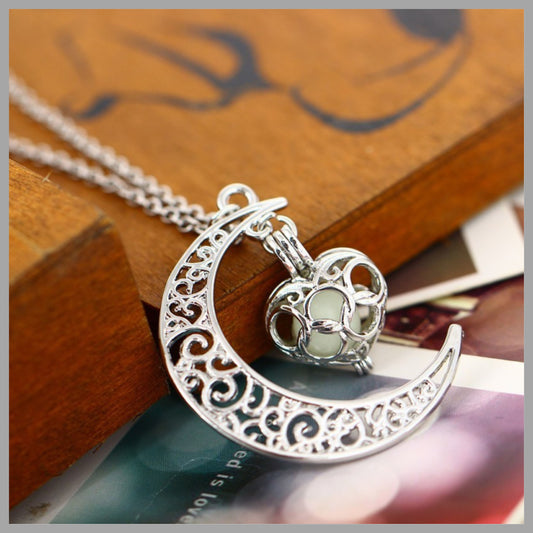 Glowing Pendant Chain Necklace